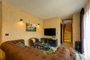 2-Bedroom Villa in Poreč for Up to 4 Guests