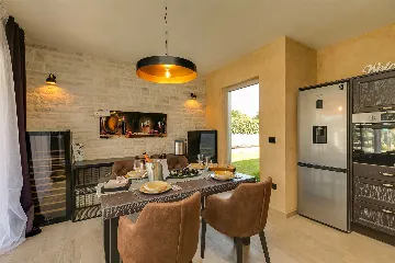 2-Bedroom Villa in Poreč for Up to 4 Guests
