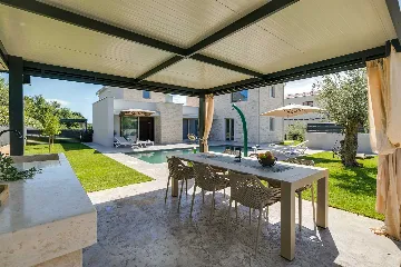 2-Bedroom Villa in Poreč for Up to 4 Guests