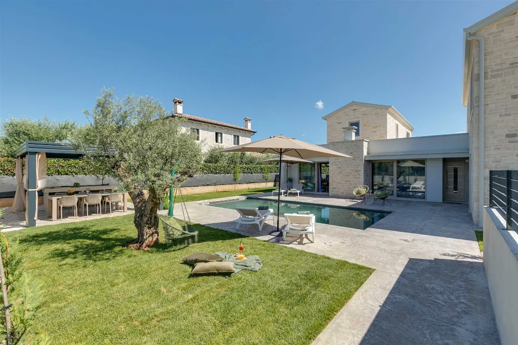 2-Bedroom Villa in Poreč for Up to 4 Guests