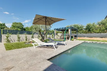 2-Bedroom Villa in Poreč for Up to 4 Guests