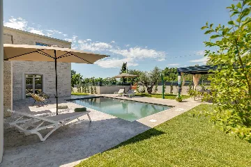2-Bedroom Villa in Poreč for Up to 4 Guests