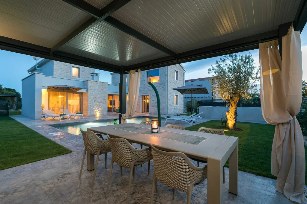 2-Bedroom Villa in Poreč for Up to 4 Guests
