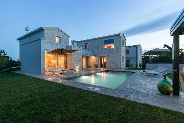 2-Bedroom Villa in Poreč for Up to 4 Guests