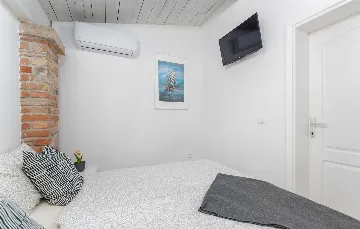 Two-Bedroom Villa in Vadreš for 6 Guests