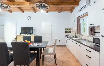 Two-Bedroom Villa in Vadreš for 6 Guests