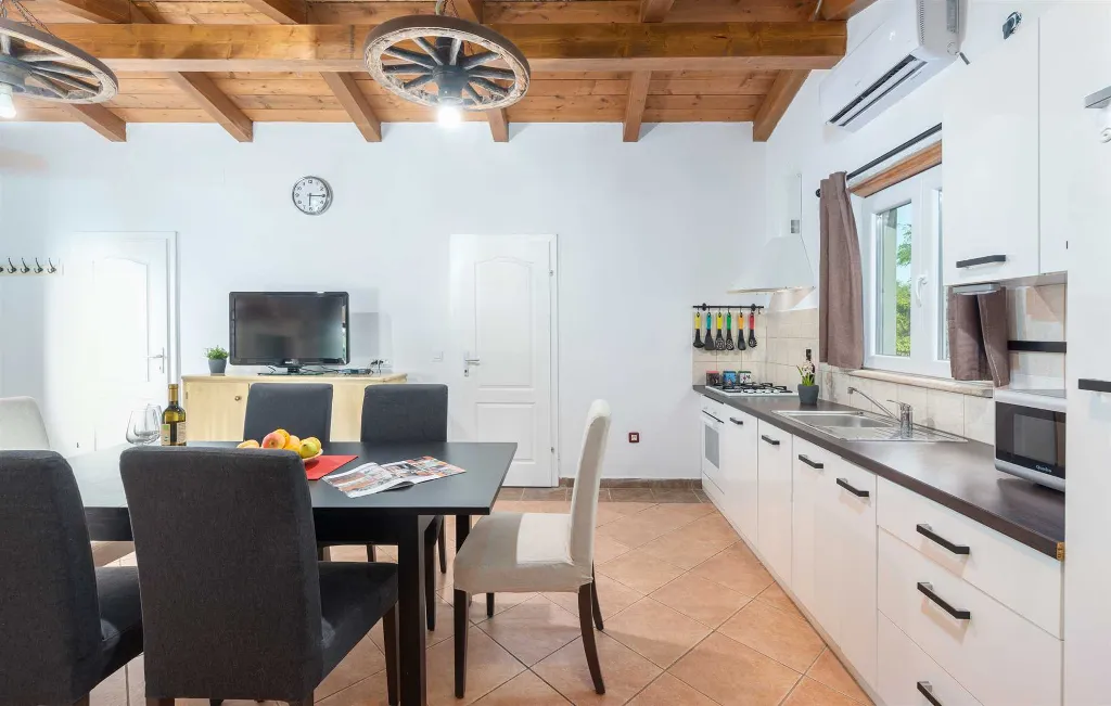 Two-Bedroom Villa in Vadreš for 6 Guests