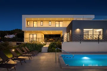 4-Bedroom Villa in Poreč with Private Pool