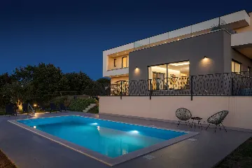4-Bedroom Villa in Poreč with Private Pool