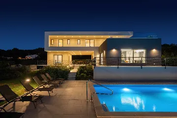 4-Bedroom Villa in Poreč with Private Pool