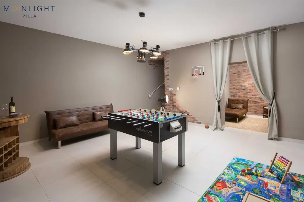 Srebrnići 4-Bedroom Villa with Saltwater Pool