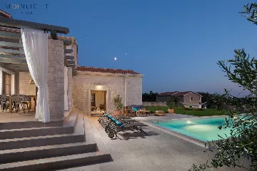 Srebrnići 4-Bedroom Villa with Saltwater Pool