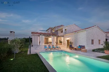 Srebrnići 4-Bedroom Villa with Saltwater Pool