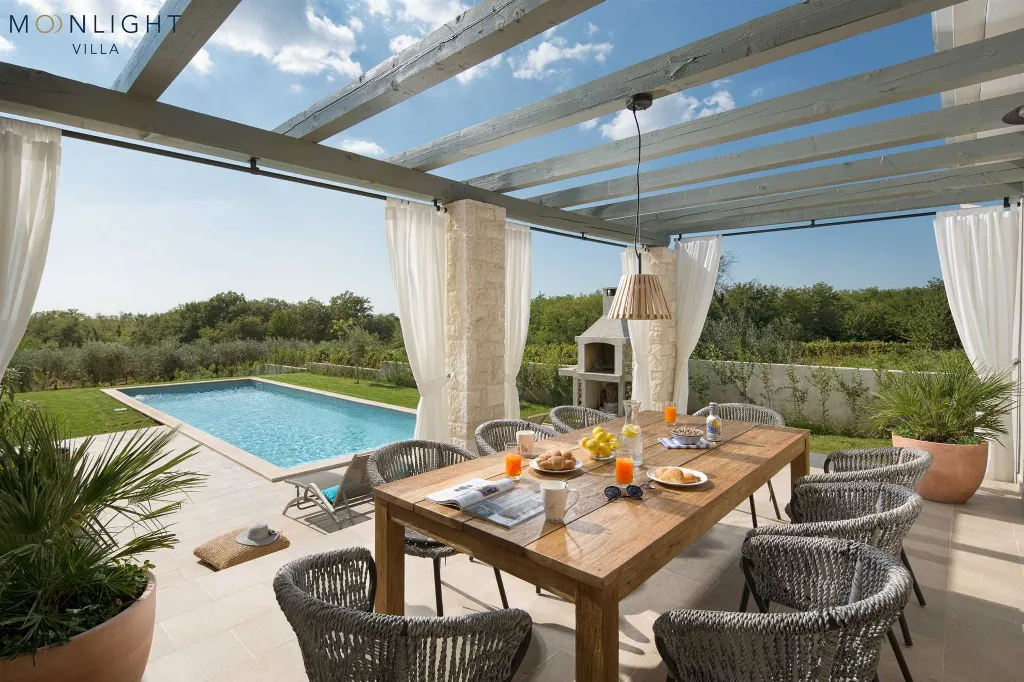 Srebrnići 4-Bedroom Villa with Saltwater Pool