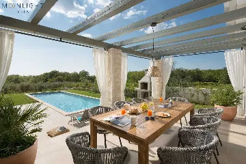 Srebrnići 4-Bedroom Villa with Saltwater Pool