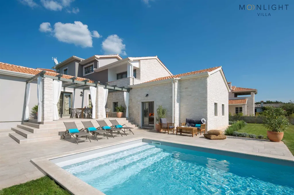 Srebrnići 4-Bedroom Villa with Saltwater Pool