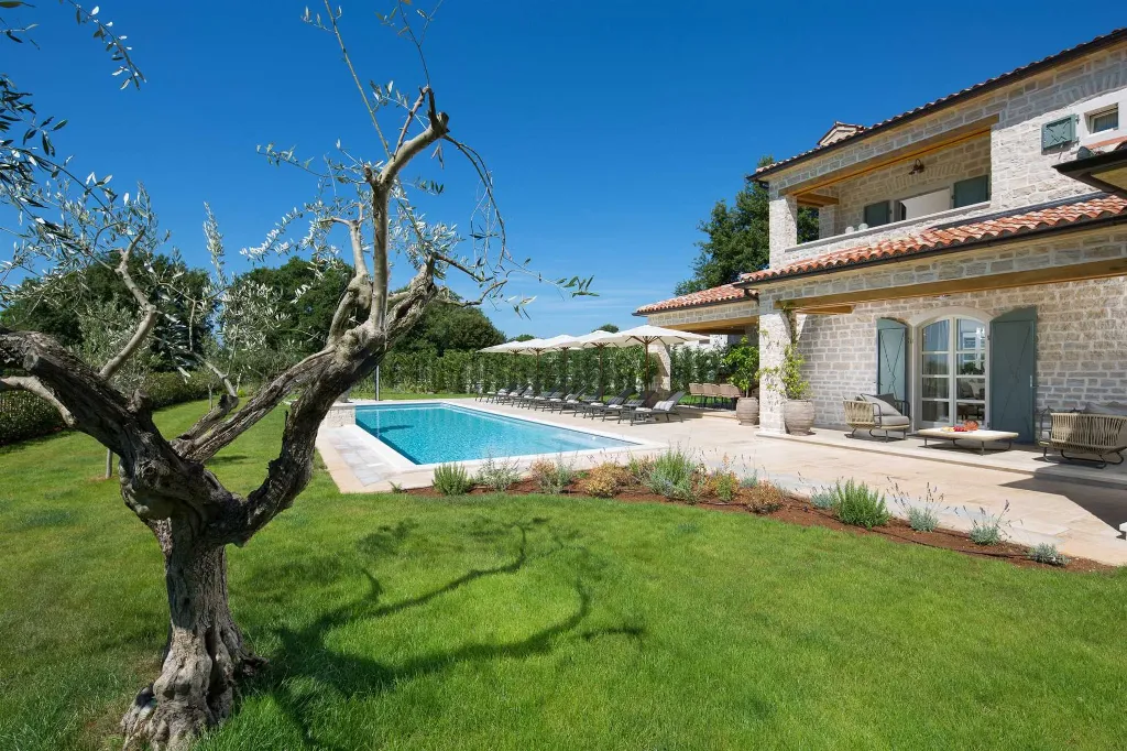 Villa in Ladići for Up to 10 Guests