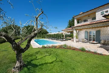 Villa in Ladići for Up to 10 Guests