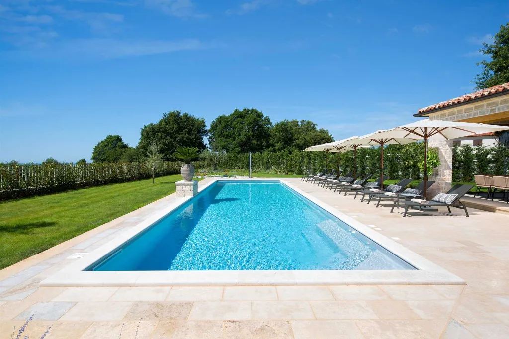 Villa in Ladići for Up to 10 Guests