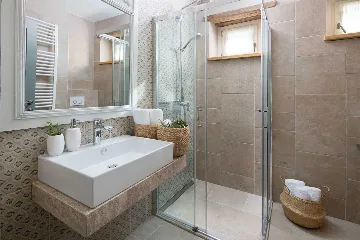 Villa in Ladići for Up to 10 Guests