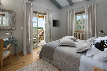 Villa in Ladići for Up to 10 Guests