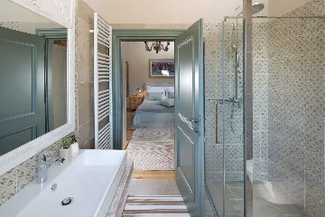 Villa in Ladići for Up to 10 Guests