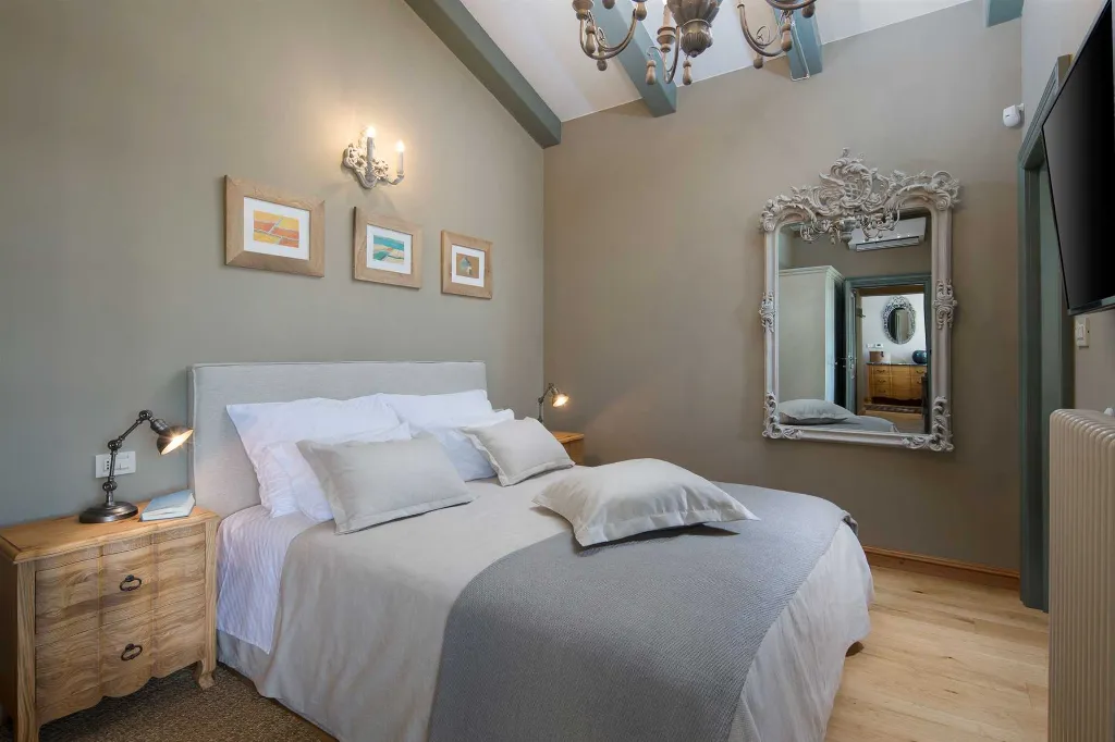 Villa in Ladići for Up to 10 Guests