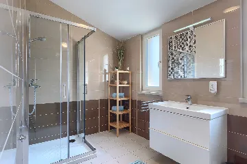 4-Bedroom Villa for up to 8 Guests in Tinjan