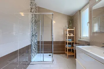 4-Bedroom Villa for up to 8 Guests in Tinjan