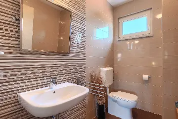 4-Bedroom Villa for up to 8 Guests in Tinjan