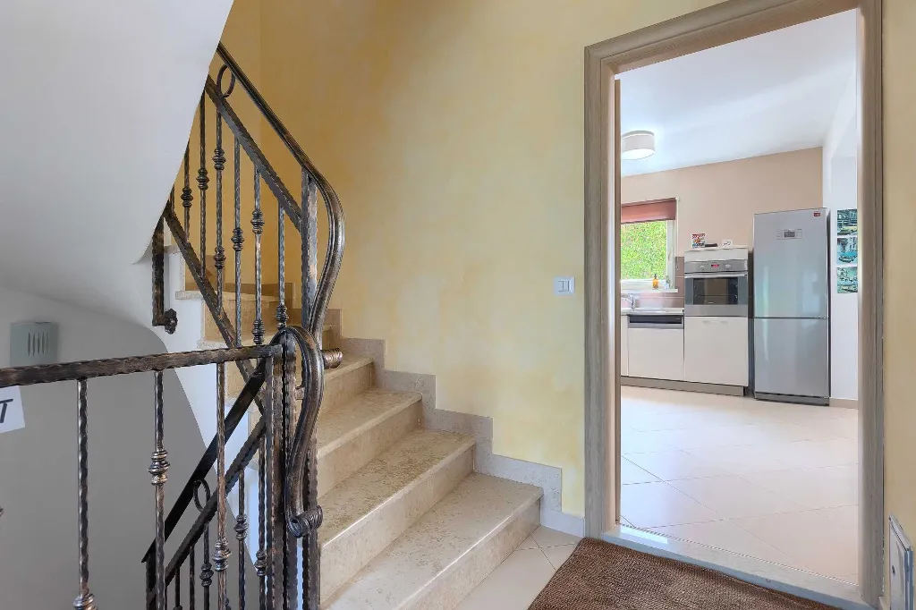 4-Bedroom Villa for up to 8 Guests in Tinjan