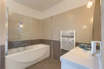 4-Bedroom Villa for up to 8 Guests in Tinjan