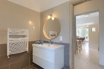 4-Bedroom Villa for up to 8 Guests in Tinjan