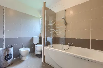 4-Bedroom Villa for up to 8 Guests in Tinjan