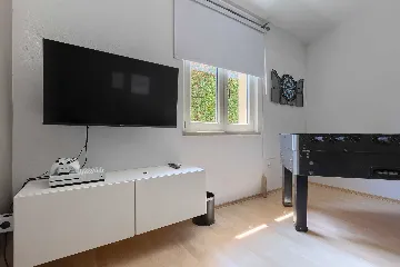 4-Bedroom Villa for up to 8 Guests in Tinjan