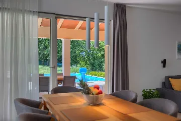 4-Bedroom Villa for up to 8 Guests in Tinjan