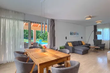 4-Bedroom Villa for up to 8 Guests in Tinjan