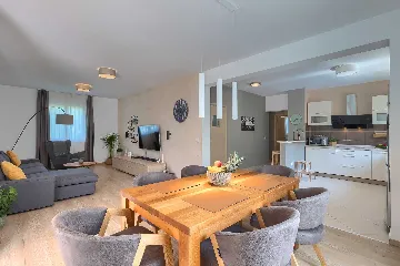 4-Bedroom Villa for up to 8 Guests in Tinjan