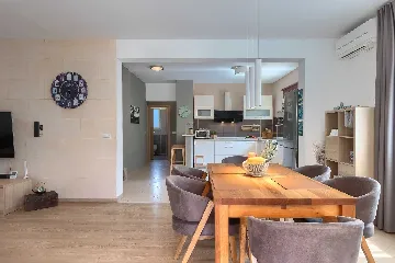 4-Bedroom Villa for up to 8 Guests in Tinjan