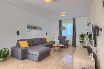 4-Bedroom Villa for up to 8 Guests in Tinjan