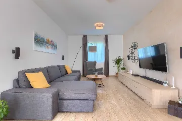 4-Bedroom Villa for up to 8 Guests in Tinjan