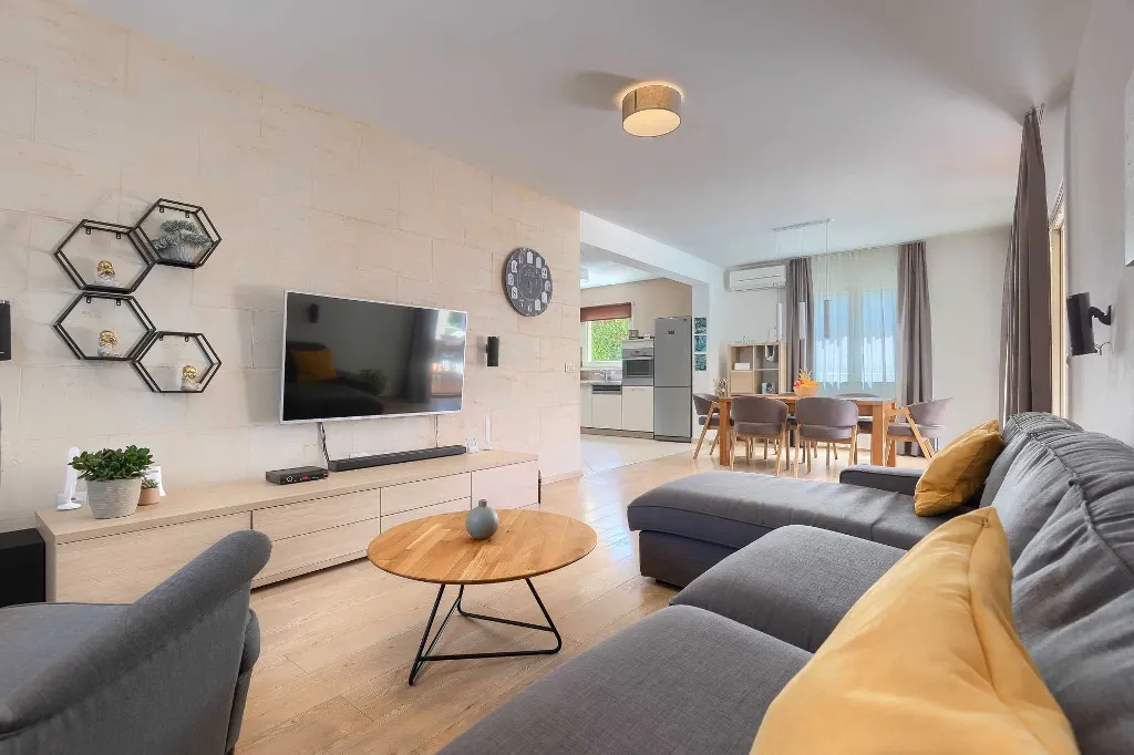 4-Bedroom Villa for up to 8 Guests in Tinjan
