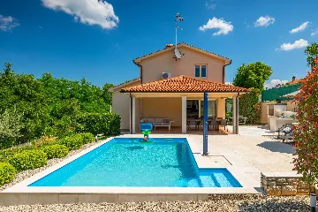 4-Bedroom Villa for up to 8 Guests in Tinjan