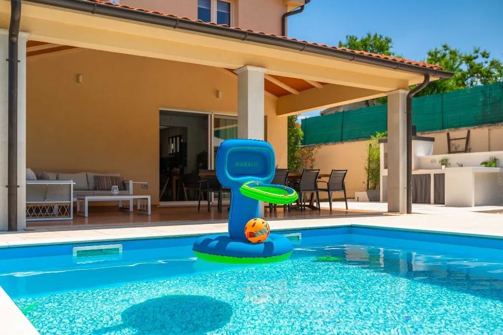 4-Bedroom Villa for up to 8 Guests in Tinjan