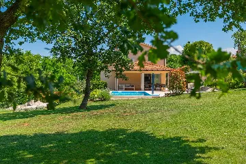 4-Bedroom Villa for up to 8 Guests in Tinjan