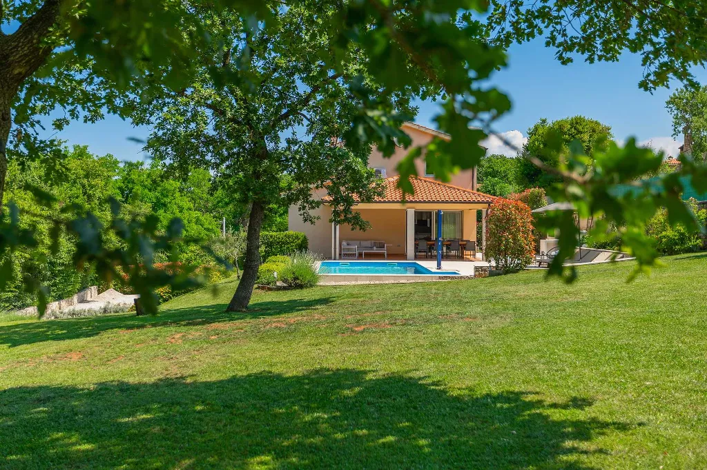 4-Bedroom Villa for up to 8 Guests in Tinjan