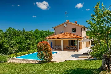 4-Bedroom Villa for up to 8 Guests in Tinjan