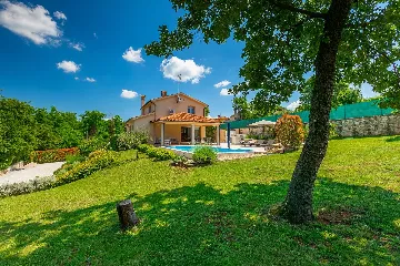 4-Bedroom Villa for up to 8 Guests in Tinjan