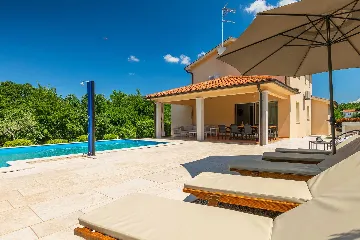 4-Bedroom Villa for up to 8 Guests in Tinjan