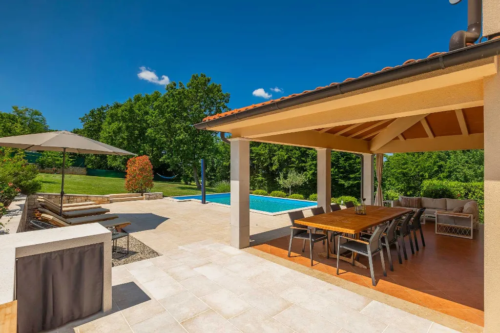 4-Bedroom Villa for up to 8 Guests in Tinjan